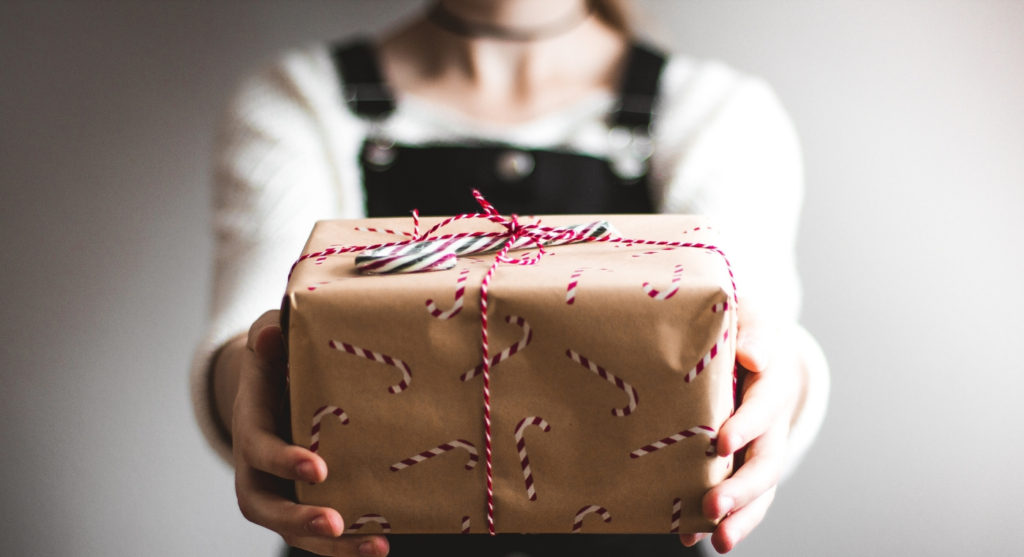 YOUTH GROUP GAMES: CHRISTMAS WRAP CHALLENGE | Ministry to Youth